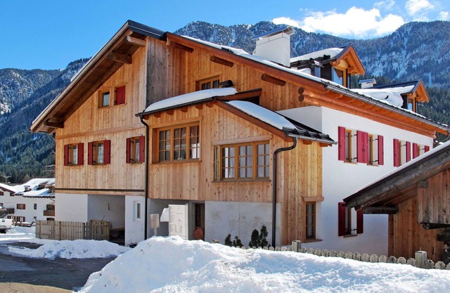 Beautiful villa for 11 guests with WIFI and TV