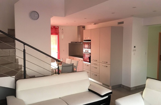 BEAUTIFUL VILLA 2 FACES IN QUIET FRAME 5 MN FROM THE BEACH CLASSIFIED 4 STARS