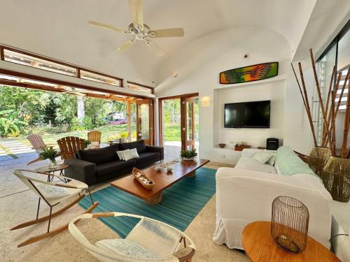 Beautiful villa in a condominium facing the Caribbean sea