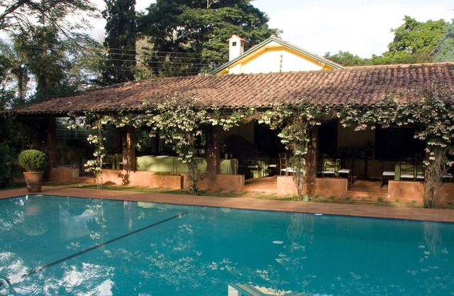 Beautiful Villa, Pool, Churrasq, 600ft Lychee, SKYTV, 96Km / 1h: 30min SP