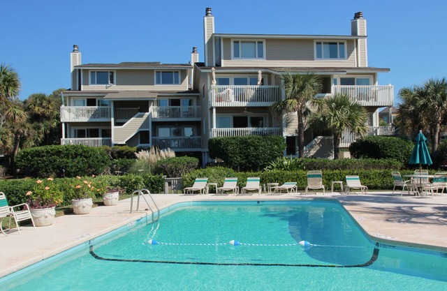 Beautiful villa surrounded by lush landscaping - walk to beach, golf & pool