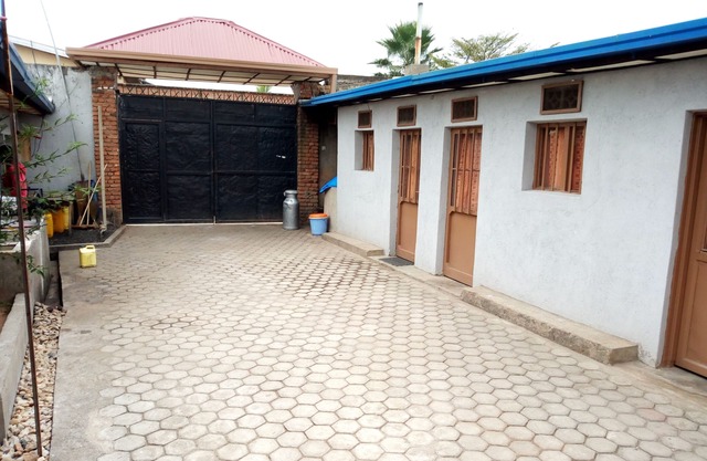 Beautiful villa walk to lake,bar and restaurant