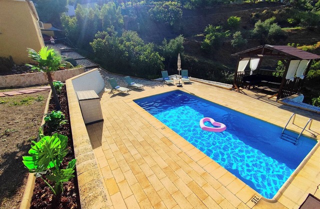 Beautiful villa with private pool and mountain’s view