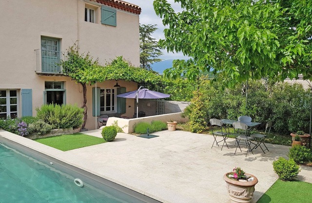 Beautiful villa with pool in Mormoiron
