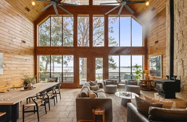 BEAUTIFUL WATERFRONT LISTING- With great out door amenities'!