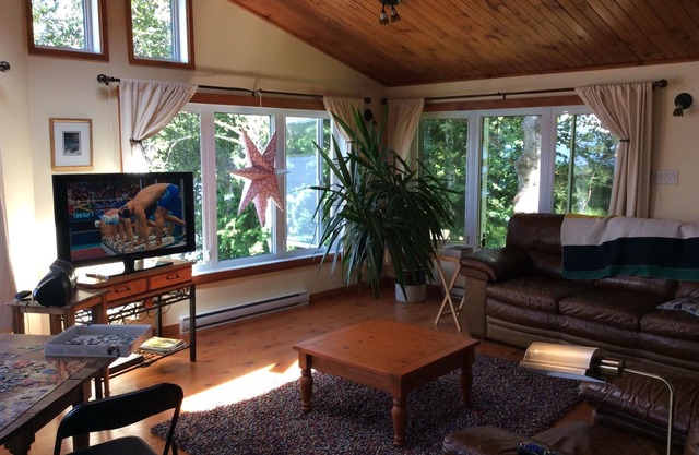 Beautiful Waterfront Four Season Cottage Near Tremblant CITQ #305626
