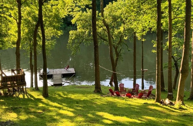 Beautiful Waterfront, w/Dock, Firepit, Hot tub