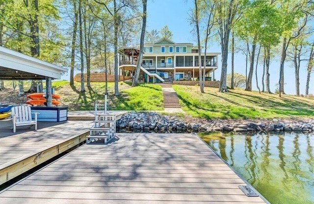 Beautifully appointed SHOWPLACE home on FLAT LOT w/250' of shoreline & HOT TUB! Come Visit "Viewtopi