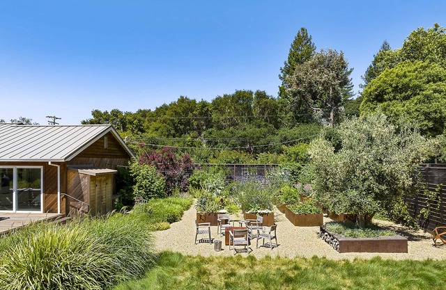 Beautifully Appointed MCM Home in Wine Country, Pool, Hot Tub, Gas Firepit