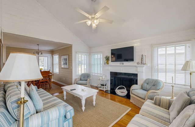 Beautifully decorated cottage steps from the beach with pool & open layout