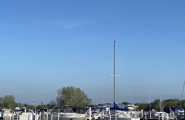 Beautifully Decorated Condo with a waterfront view - 5 min from Jet Express! nn