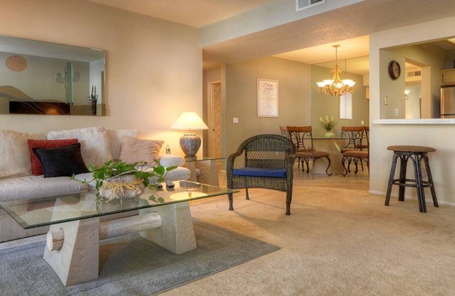 Beautifully Furnished & Excellent Location!