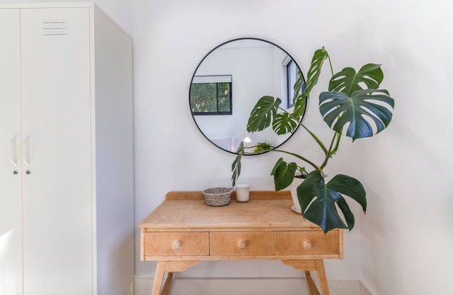 Beautifully Furnished Apartment with Shared Swimming Pool