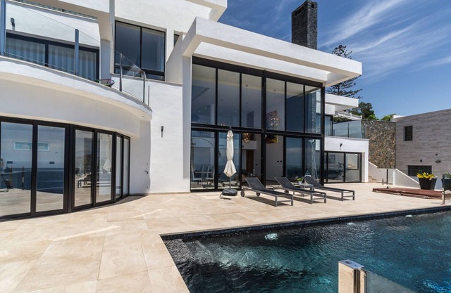 Beautifully located luxury private villa with heated pool and jacuzzi