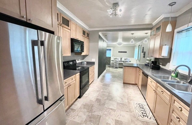 Beautifully Remodeled 3bd/2ba, 15 min to Downtown!