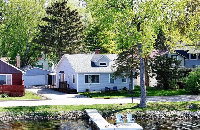 Beautifully Remodeled Lakefront House