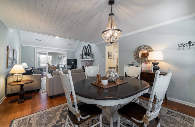 Beautifully Updated Cottage! Extra Full Bath! Golf Views! All Amenities!