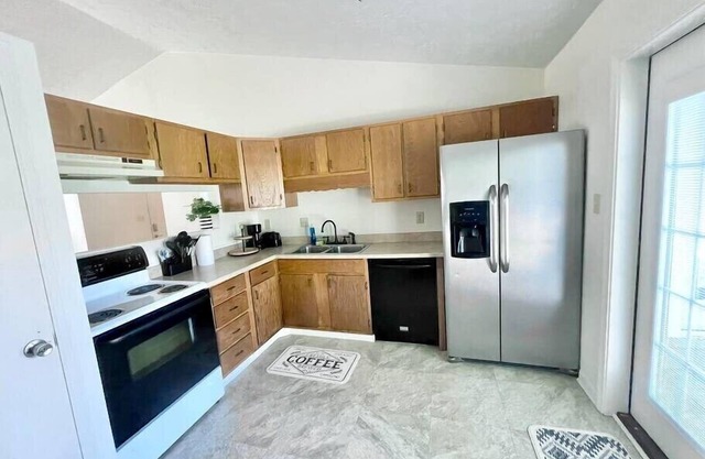 Beautifully Updated 3bd/2ba, 2 Car Garage!