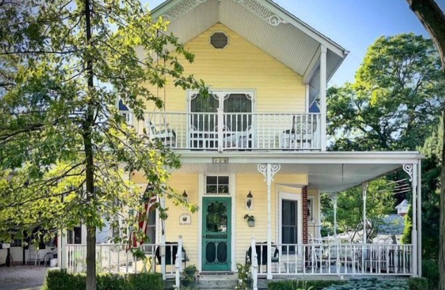 Beautifully restored historic Lakeside home sleeps 12 just steps from the lake