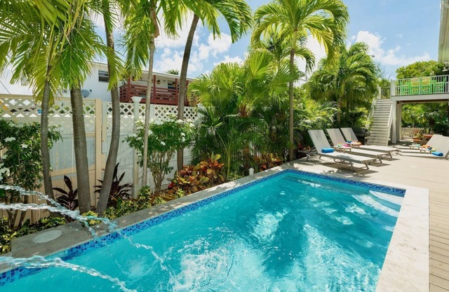 *BEAUTY OF THE BEACH* Monthly Beach House Rental + LAST KEY SERVICES…