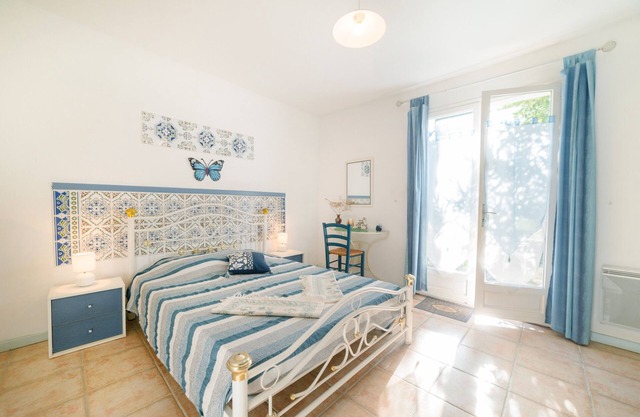 Bed and Breakfast 'Chambre Farniente' with Shared Garden and Air Conditioning