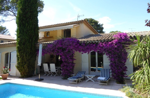 BED AND BREAKFAST, private 1st floor in villa