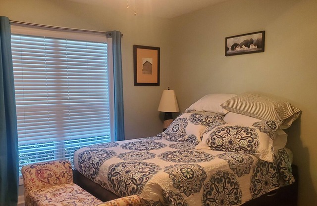 Bed and Breakfast Personal Chef (Mudroom)