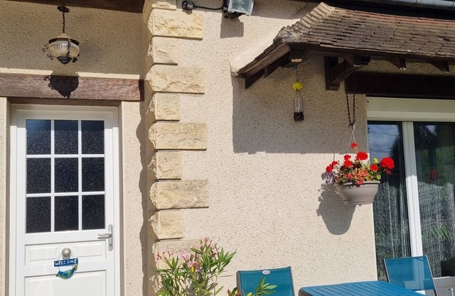 Bed & Breakfast, 'Chez Maddie', with heated pool