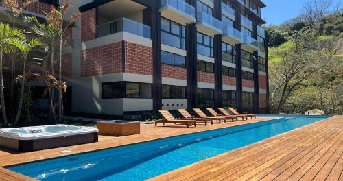 BEE Suites San José - Santa Ana