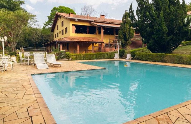 Belíssima Chácara em Atibaia de Fácil Acesso a Fernão Dias