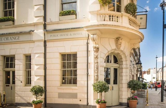 Belgravia - Charming Spacious 4 Bed Home for 9