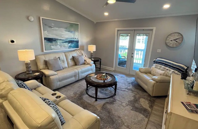 BELLA KAYA Condo - Gulf Shores AL - 2nd Floor Corner Condo Unit with Amenities