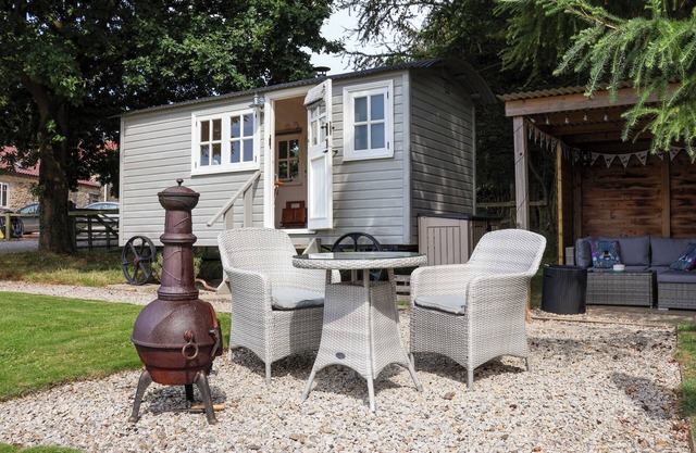 BELLWETHER, romantic, country holiday cottage in Helmsley