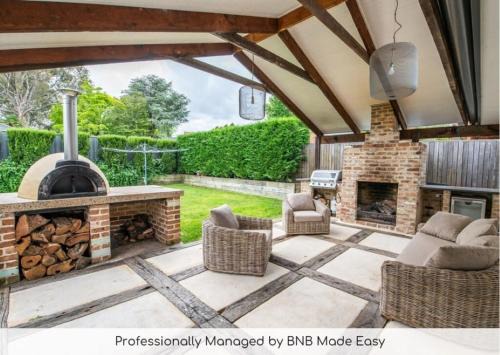 Benview Cottage - CBD, Sleeps 8, Pizza Oven