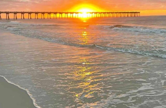 Best 3BR Retreat for 6 in Pensacola!