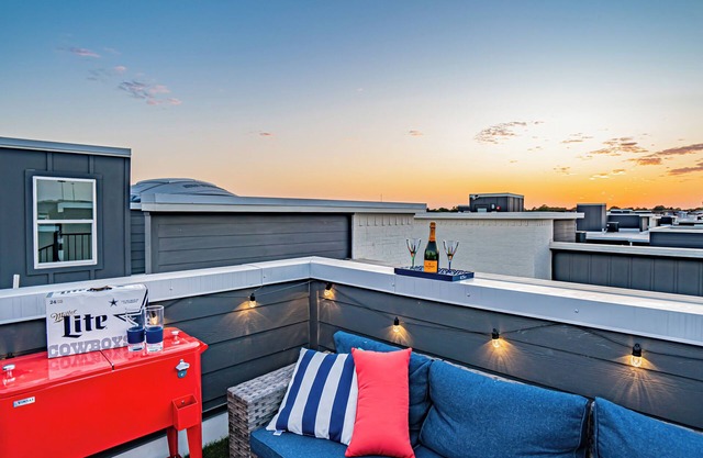 Best Cowboys Location | Walk to AT&T | Luxury Home