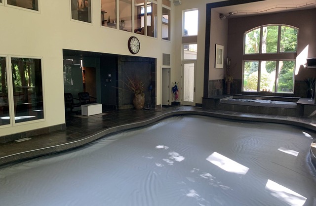 Best House in Wisconsin! Live like a STAR! VRBO Luxury! Huge Bar & Movie Theater