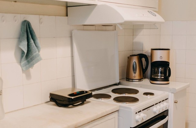 Best House, Kapodistriou, Psila Alonia