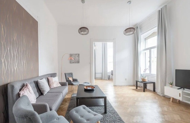 Best Location Ruin Pubs Jewish QTR spacious 3BR Lux 85SQM