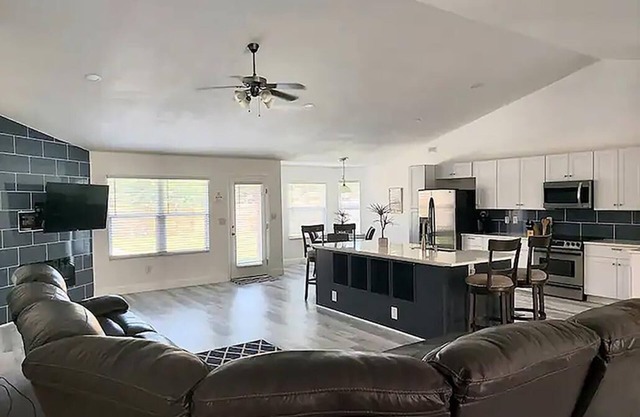 Best of Both - A Tranquil Escape right off the Hwy