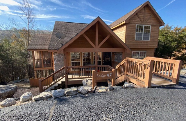 Best Rustic Cabin Retreat in StoneBridge! Experienced host, BBQ area, SDC, A+