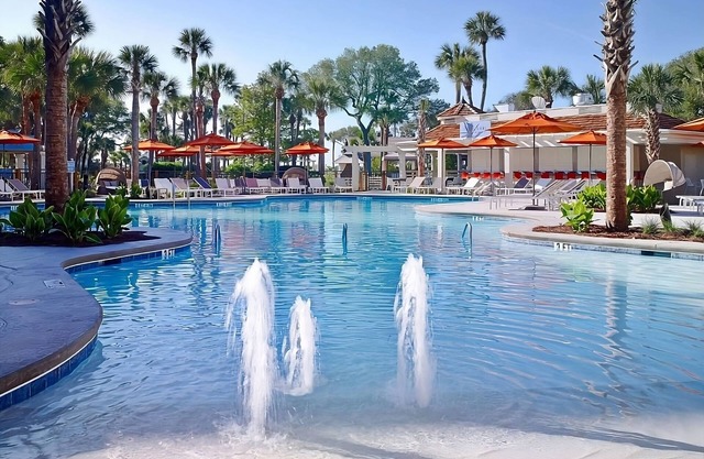 Better Choice For Your Vacation! Beachfront, Pets are Allowed, w/Outdoor Pool!