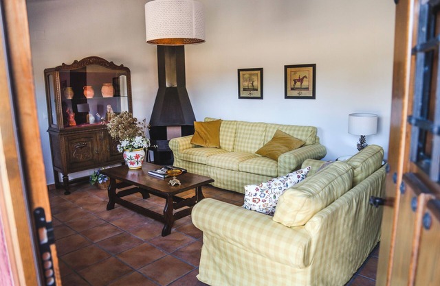 Between oaks and open skies: rural house for 10 people 25 km from Zamora