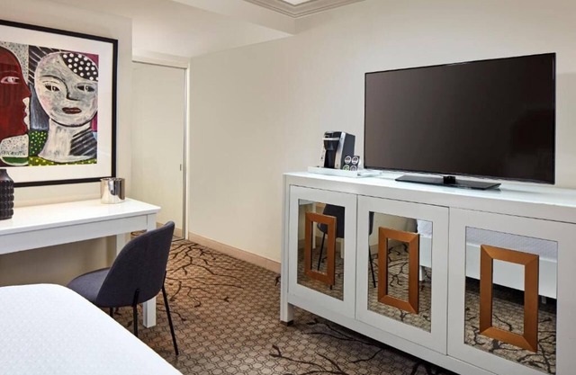 Beverly Hills Stay | 1 Unit | Near Robertson Blvd