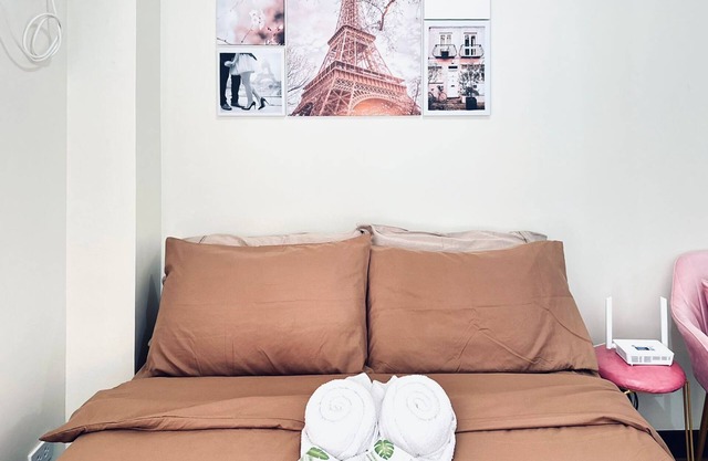 BGC view, Big Pools , Gym, Picnic Area, 100 MBPS Internet