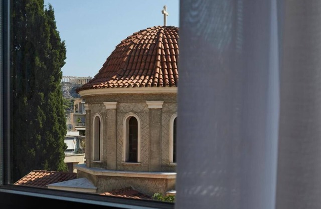 BHA011- C - Suite Athens