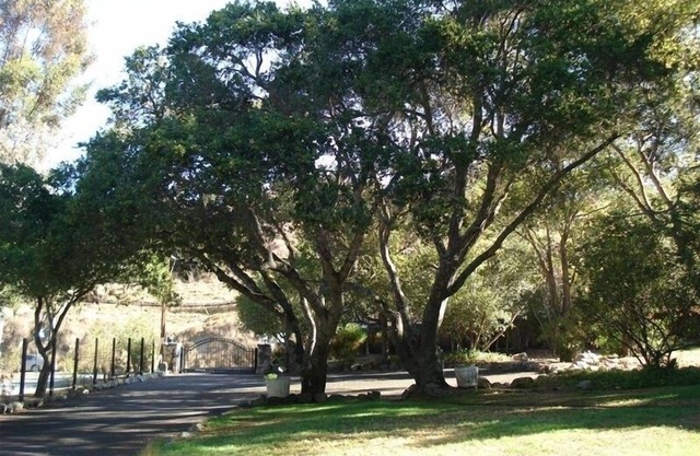 Big 3 Bedroom Home with a 1 Bedroom Guest House