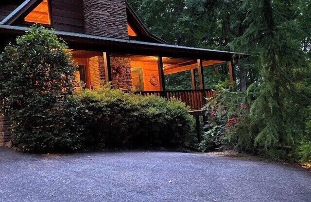 Big Buck Cabin - Book for November & December now.