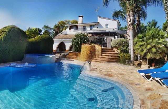 BIG DISCOUNT JUNE & JULY- Valencian Villa Beach City. Waterfall Pool and Jacuzzi