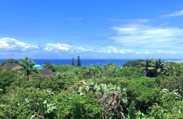 Big Fish Seaside Cottage, Sleeps 10 Guests in 5 Bedrooms